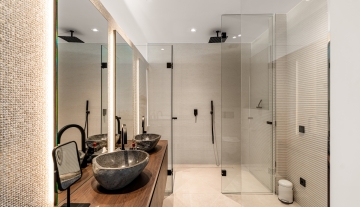 Resa Estates luxury vila Can Furnet modern Villa moderna bathroom 4.jpg